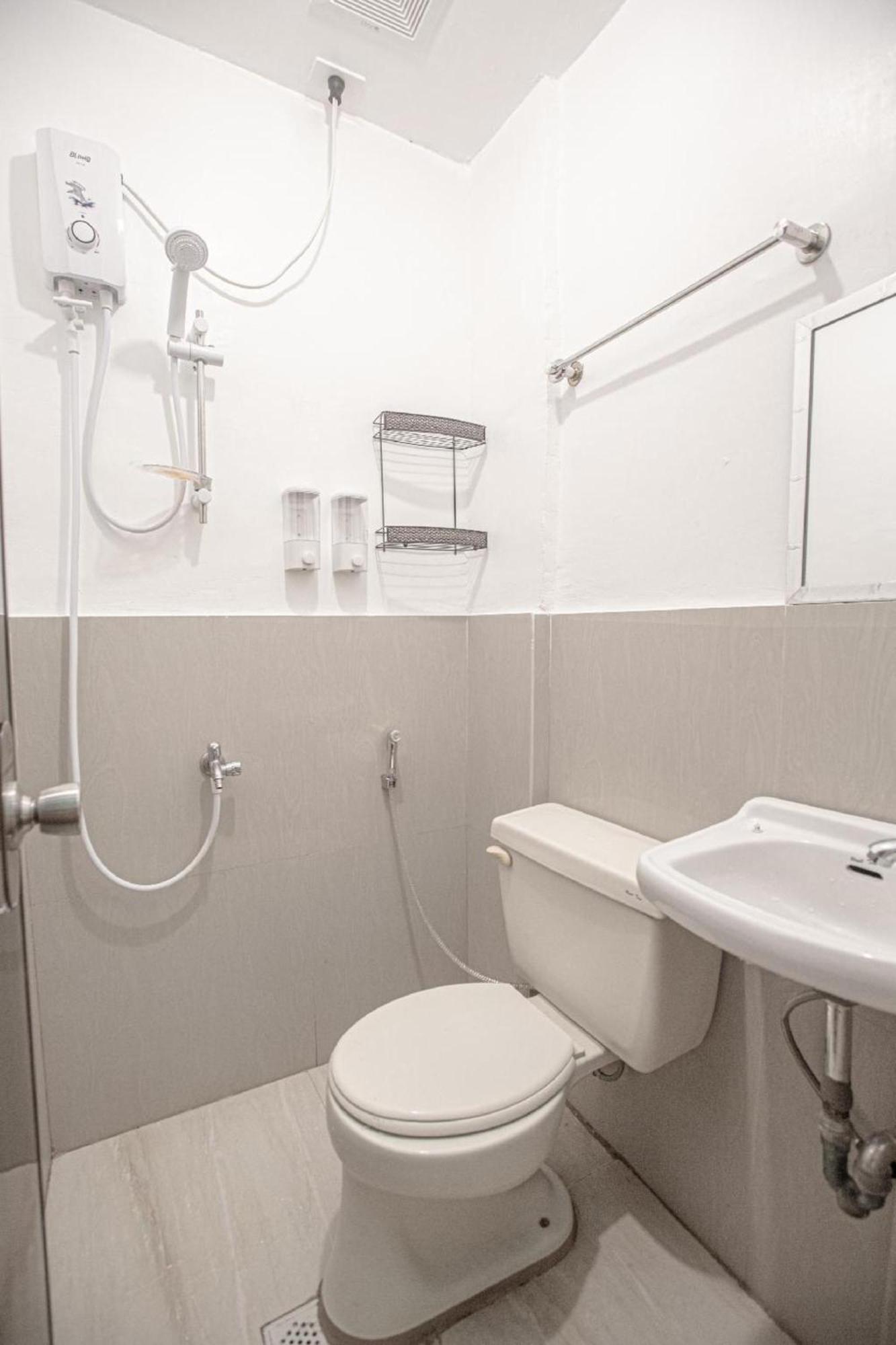 Oyo 588 Sunrock Resort Антиполо Экстерьер фото