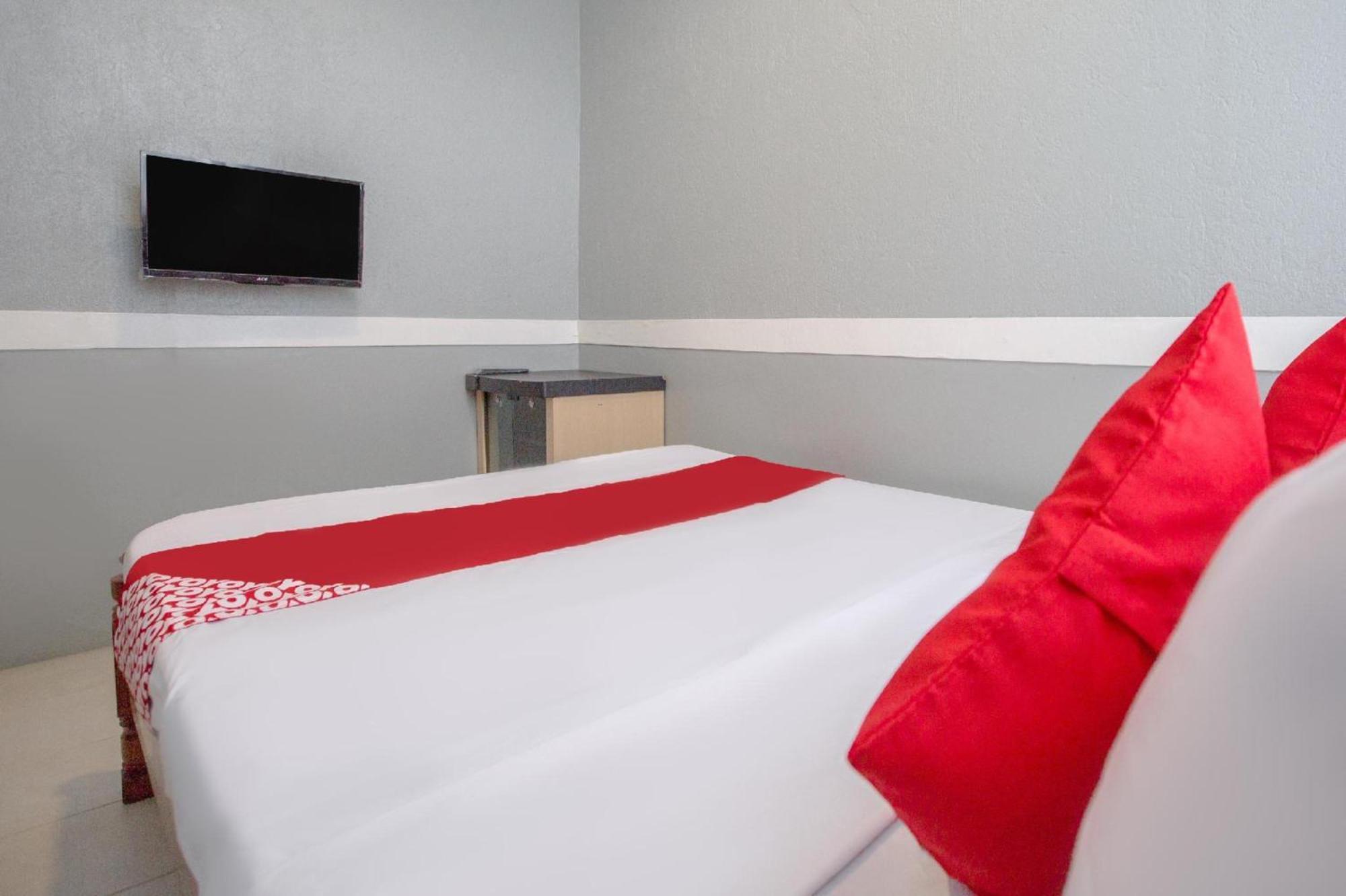 Oyo 588 Sunrock Resort Антиполо Экстерьер фото